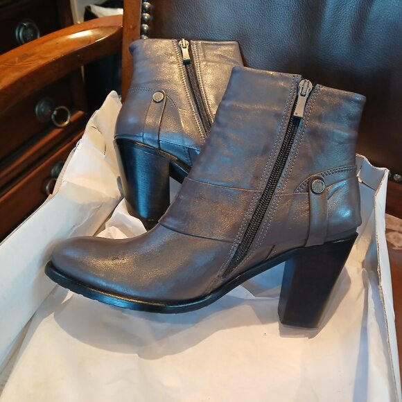 All leather new womens short boot. - Picture 6 of 9